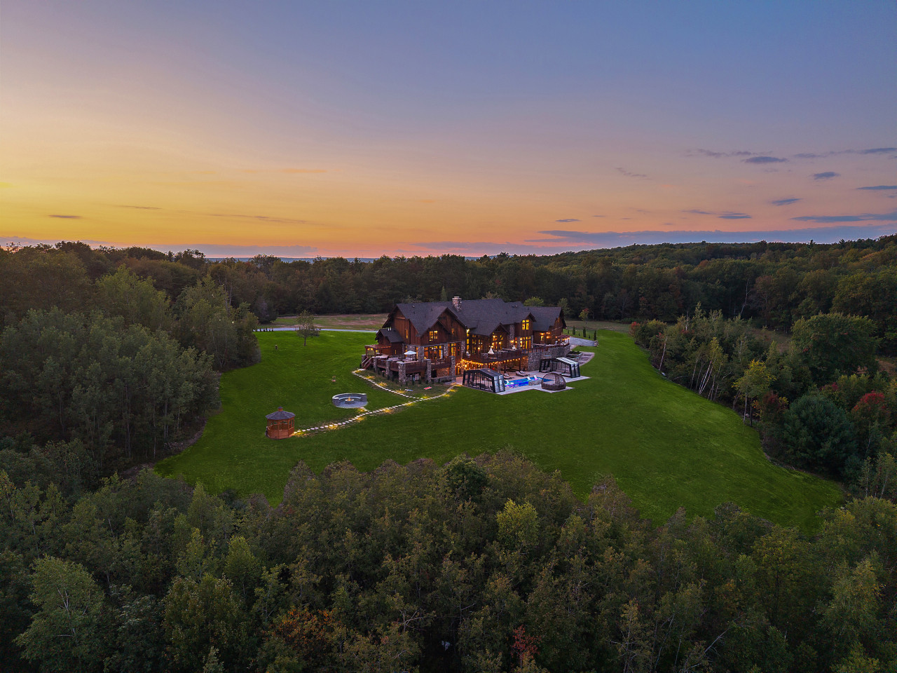 Pinnacle Pointe: A Private Mountain Estate Just 90 Minutes from NYC