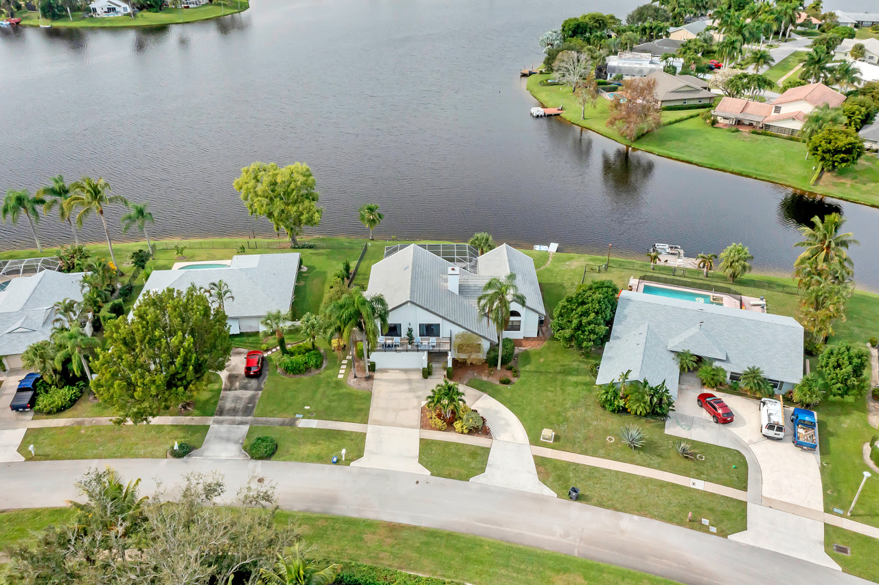 Lake Luxe Equine: A Waterfront Escape in the Heart of Horse Country