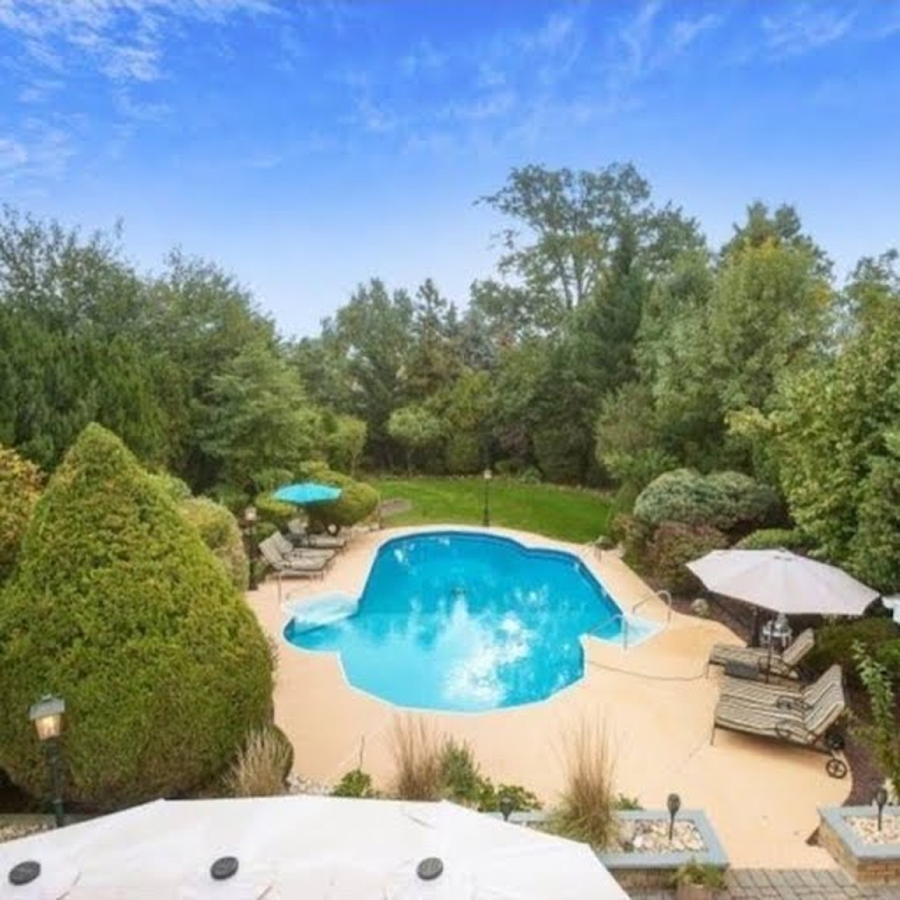Fire & Fun: A Linden, NJ Retreat 30 Minutes from Manhattan
