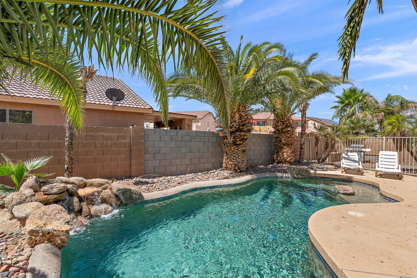 Sapphire Bliss Retreat: A dream getaway in sunny Casa Grande